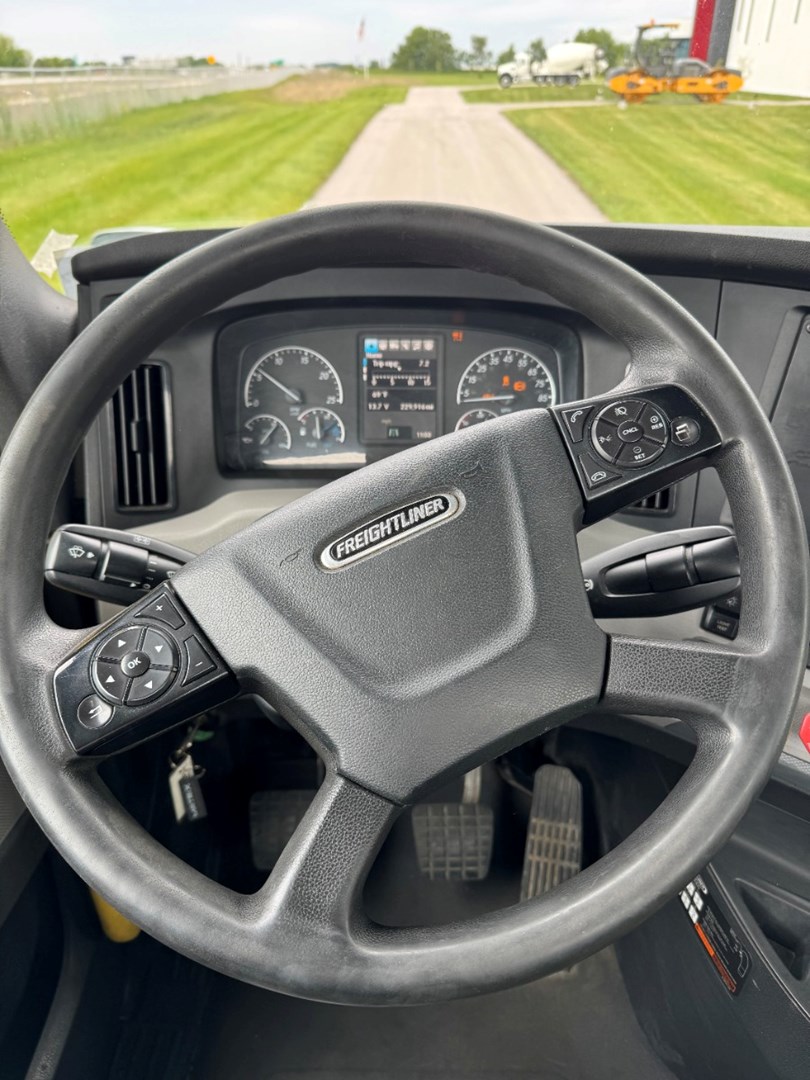 2019 FREIGHTLINER CASCADIA 113 - USED TRUCKS DAY CAB - image 14